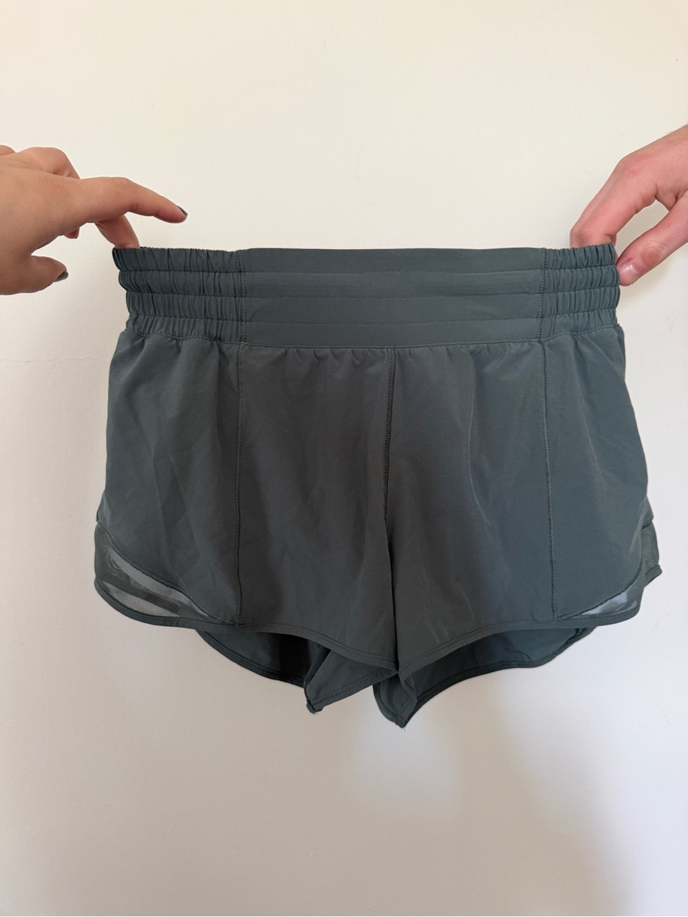 Lulu Hotty Hot High-Rise 2.5” Shorts - Dark Forest